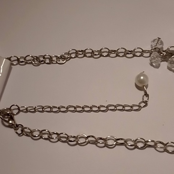 Faux Crystal and faux Pearl Necklace - Picture 4 of 4